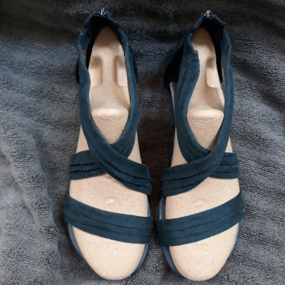 11W womens sandals